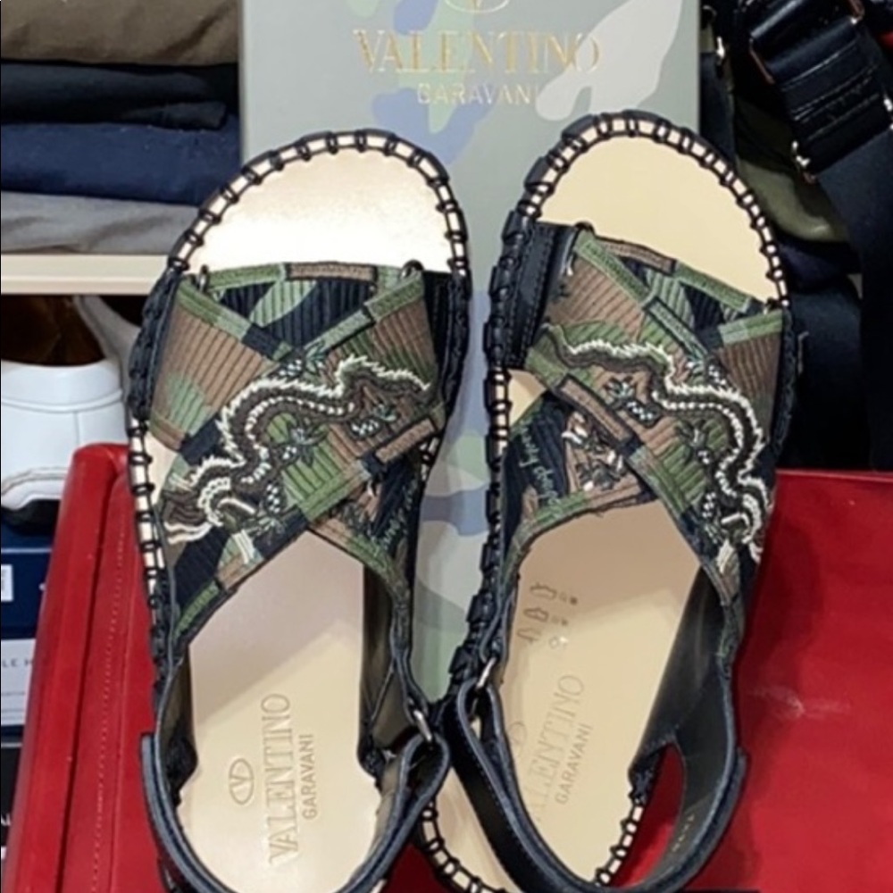 VALENTINO - Picture 10 of 11
